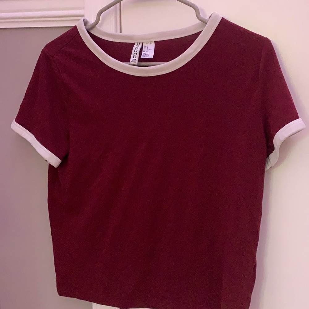 H&M maroon T-shirt with white trim